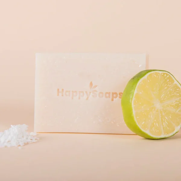 Haal het zonnetje in huis met deze frisse en zomerse Kokosnoot en Limoen Body Wash Bar. De vrolijke geurenmix van kokos en limoen verzorgen en verzachten je huid optimaal. Met de heerlijk schuimende (en plasticvrije) Bar is iedere wrijving over je huid een intens genot. De Bar bezorgt je zo een instant zomergevoel!