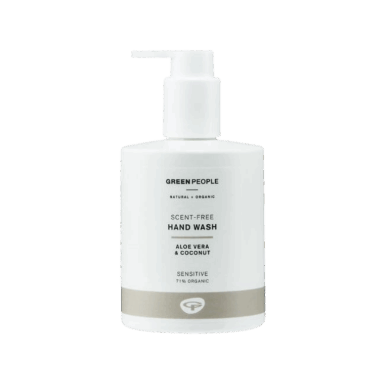 Gecertificeerde 100% natuurlijke, biologische en vegan Green People Parfumvrije Handzeep, volledig vrij van parfum, geurstoffen en essentiële oliën. Deze milde, pH-gebalanceerde formule reinigt de handen grondig zonder ze uit te drogen en is daardoor ideaal voor dagelijks gebruik. Dankzij het hoge percentage gecertificeerde biologische ingrediënten (82,7%) kalmeert en hydrateert deze handzeep de huid op een natuurlijke manier.