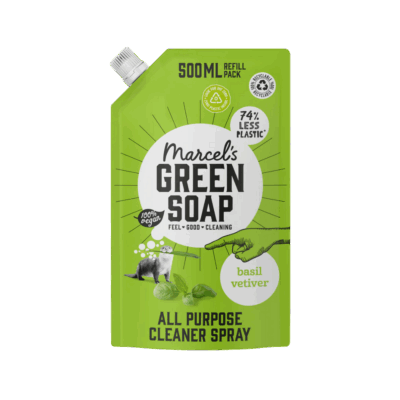 Marcel’s Green Soap Allesreiniger Spray Refills bieden een natuurlijke en effectieve manier om alle oppervlakken in huis schoon te maken. De plantaardige ingrediënten verwijderen vuil en vet zonder agressieve chemicaliën, terwijl de heerlijke geuren zorgen voor een frisse en aangename schoonmaakervaring. Verkrijgbaar in drie varianten: Basilicum & Vetiver