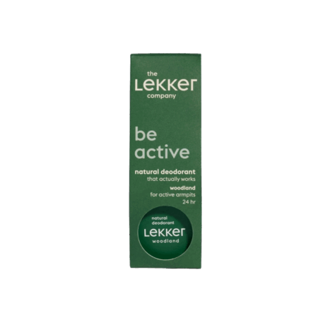Ontdek de Woodland Deodorant van The Lekker Company en waan je in het bos met de frisse, kruidige geuren van bergamot, pepermunt en dennen. Deze uniseks geur is een favoriet voor iedereen die houdt van natuurlijke frisheid. De deodorant houdt je moeiteloos de hele dag fris, zonder de nadelen van aluminium.