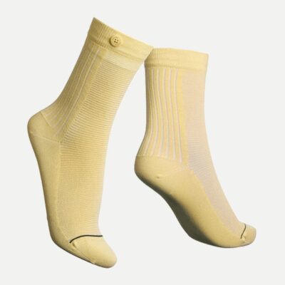 Qnoop 2 Way Rib Soft Yellow | Knoop je sokken aan elkaar en je raakt er nooit meer een kwijt bij het wassen | Geel met ribbels aan de achterkant!