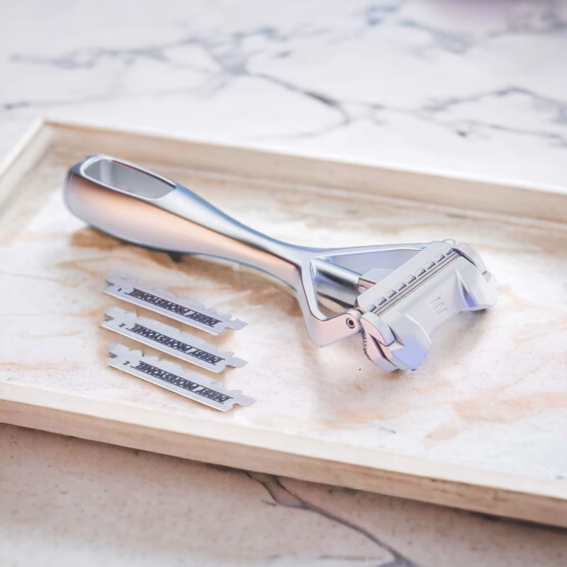 Reisegröße: SHAVENT Compact 1.0, die handliche Metallrasur für Reise / Dusche - Matte Chrome