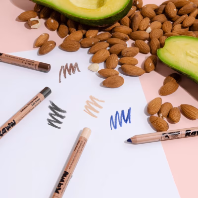 Het oogpotlood van RAWW is een revolutionaire oogpotlood dat je look naar een hoger niveau tilt. Het is verrijkt met superfood ingrediënten zoals kokosolie!