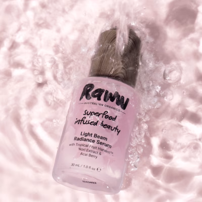 Dit serum is speciaal ontwikkeld om de huid te verzachten en te verhelderen | Unieke mix van actieve ingrediënten | RAWW Light Beam Radiance Serum