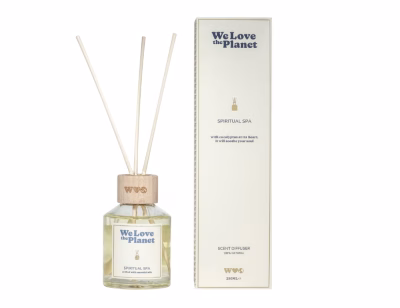 De diffusers van We Love The Planet zorgen voor een heerlijke geur en een aangename sfeer in huis | De diffuser bevat 100% natuurlijke essentiële oliën! | Inhoud = 250ml