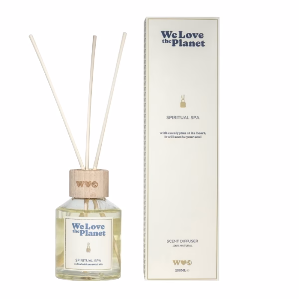De diffusers van We Love The Planet zorgen voor een heerlijke geur en een aangename sfeer in huis | De diffuser bevat 100% natuurlijke essentiële oliën! | Inhoud = 250ml