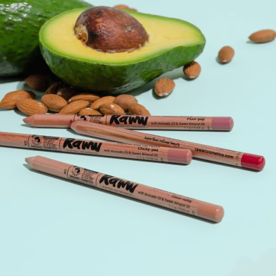 RAWW Coconut Kiss Lippotloden | Het lippotlood is verrijkt met een mix van superfoods, zoals kokosolie, acaibessen en avocado-olie | Bijna op te eten!