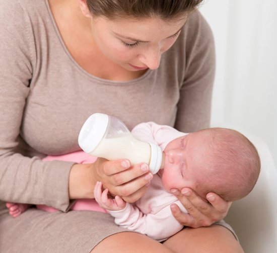 De Difrax 1-2-3 Ring met XS Doseerspeen is speciaal ontwikkeld voor baby’s die extra kleine en gecontroleerde voeding nodig hebben. Dankzij de unieke doseerspeen en de verstelbare 1-2-3 ring kun je eenvoudig bepalen hoeveel voeding er door de speen stroomt. Ideaal voor het opbouwen van voedingen of bij medische noodzaak waarbij exact doseren belangrijk is.