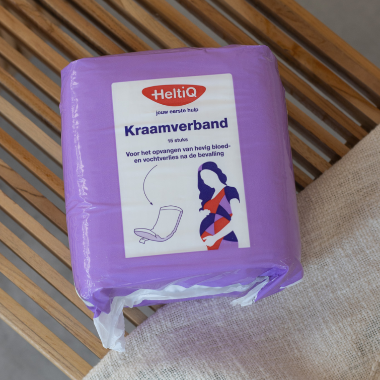 HeltiQ Kraamverband biedt betrouwbare en comfortabele bescherming in de eerste dagen na de bevalling. Het absorberende materiaal houdt vocht effectief vast, terwijl het zachte oppervlak de huid beschermt. Ideaal voor thuis of in het ziekenhuis, zodat je je comfortabel en verzorgd voelt tijdens het herstel.