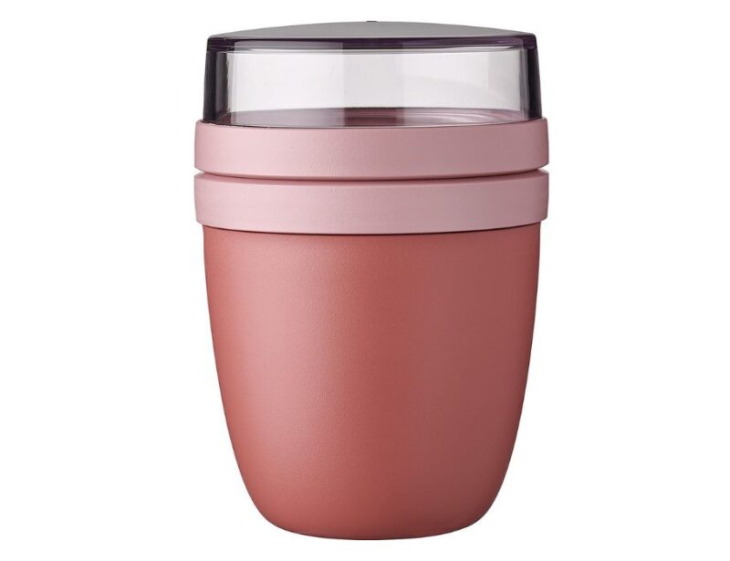 De Mepal Lunchpot Ellipse 500 ml + 200 ml is dé slimme oplossing voor wie zijn lunch of tussendoortje graag vers en handig meeneemt. Met twee aparte compartimenten houd je ingrediënten perfect gescheiden tot het moment van eten — ideaal voor yoghurt met muesli, soep met croutons of salade met dressing | Vivid Mauve