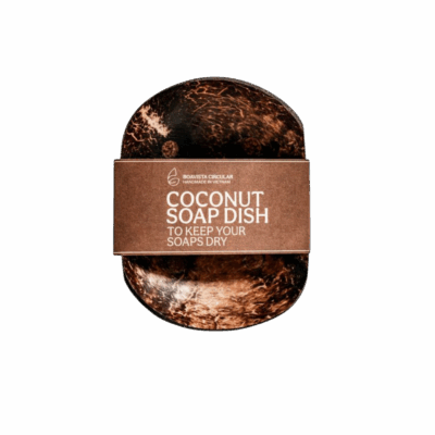 Het Boavista Circular Zeepbakje van Kokosnoot is een natuurlijk en duurzaam alternatief voor plastic zeephouders. Gemaakt van echte kokosnoot, houdt het zeep droog, verlengt het de levensduur van je zeep en past perfect bij een milieubewuste badkamer of keuken.