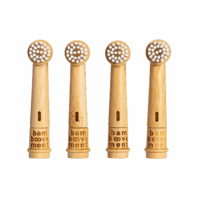 De Bamboovement Bamboe Opzetborstels voor Oral-B® zijn een duurzaam alternatief voor standaard plastic opzetborstels en geschikt voor oscillerende elektrische Oral-B tandenborstels. De handvatten zijn gemaakt van biologisch bamboe en de zachte borstelharen zorgen voor een effectieve en zachte reiniging van tanden en tandvlees, terwijl je bijdraagt aan minder plastic afval. Met deze verpakking ontvang je direct 4 opzetborstels, zodat je ze regelmatig kunt vervangen voor optimale mondhygiëne.