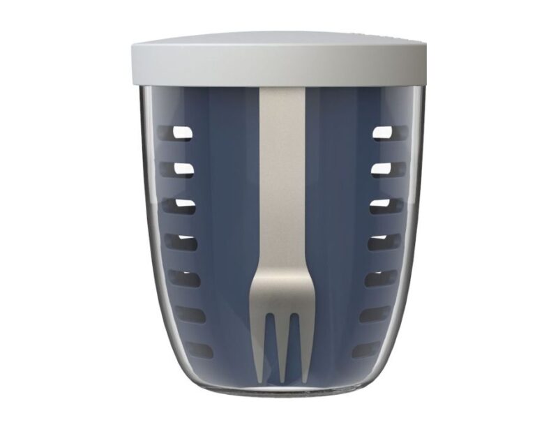 De Mepal Fruit & Veggie Pot is de perfecte keuze voor wie graag gezond snackt — thuis, op kantoor of onderweg. Dankzij het slimme ontwerp met geïntegreerd vergiet kun je fruit en groenten direct wassen, uitlekken en meenemen in één handige pot. Ideaal voor iedereen die vers en bewust wil eten, zonder gedoe of plastic afval | Nordic Denim