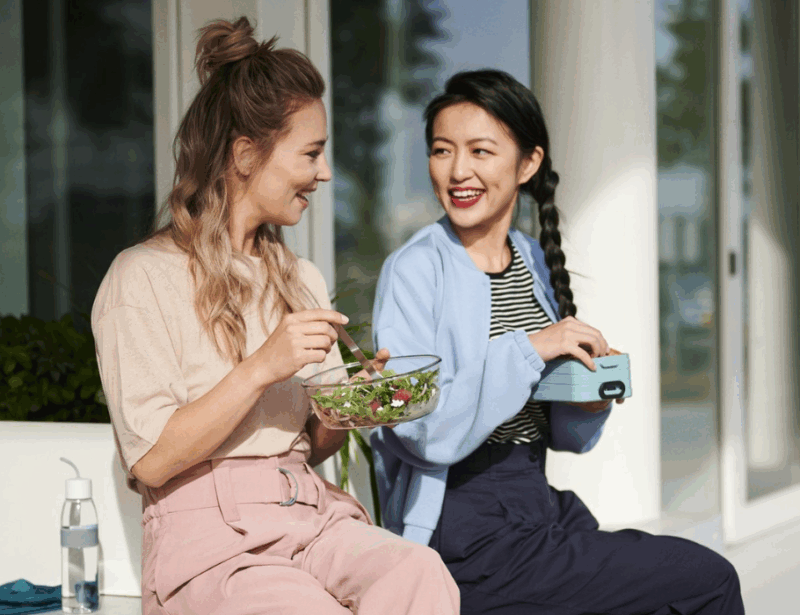 De Mepal Lunchbox 900ml is ideaal voor wie gezonde maaltijden of snacks mee wil nemen — thuis, op kantoor of onderweg. Dankzij het lekvrije ontwerp blijven gerechten veilig opgeborgen en de stevige lunchbox is eenvoudig schoon te maken en herbruikbaar. Perfect voor een duurzame en georganiseerde lunchervaring.