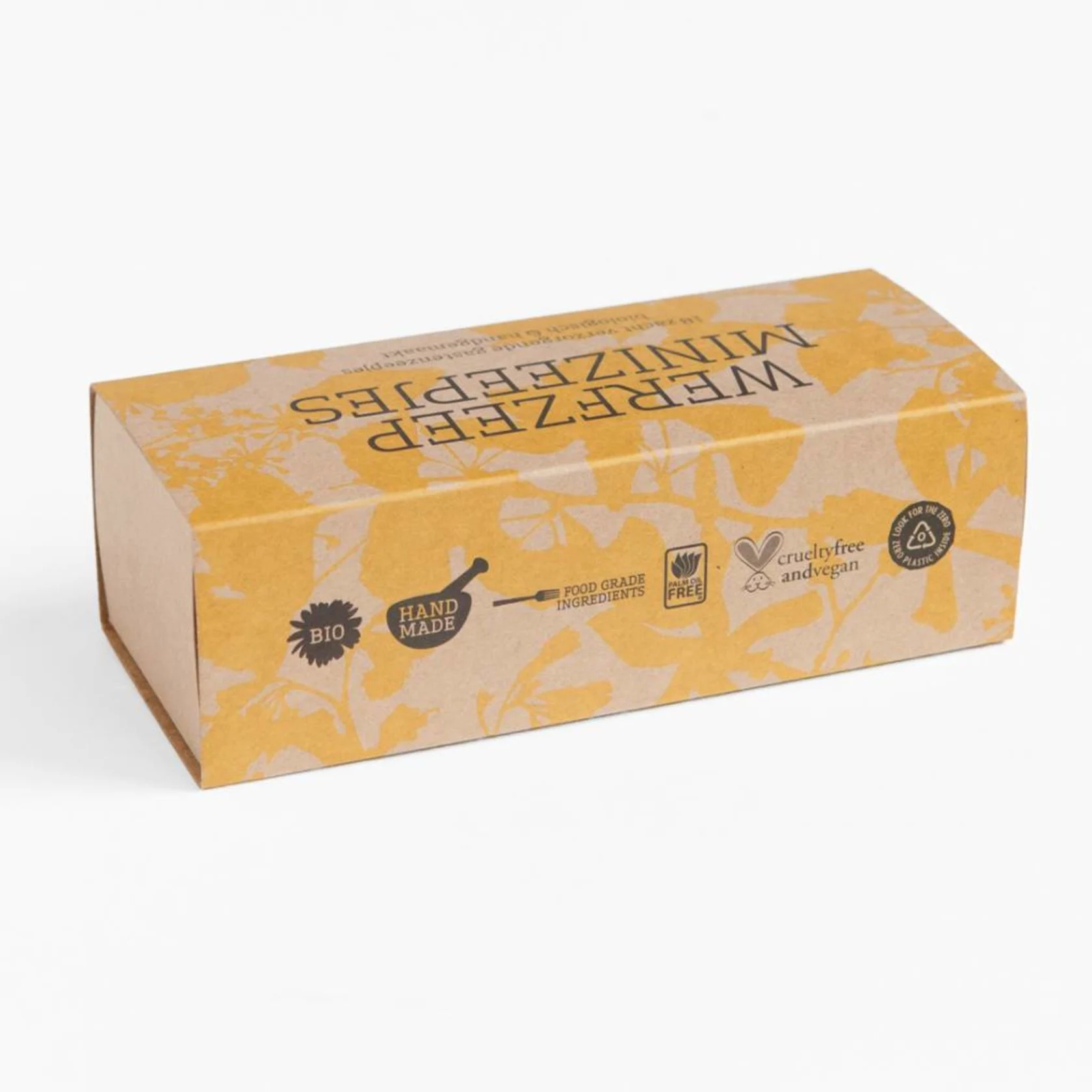 De Werfzeep Cadeaudoos – Minizeepjes (18 stuks) is een prachtige selectie van achttien ambachtelijke, natuurlijke zepen van Werfzeep in mini-formaat. Perfect om cadeau te doen, uit te proberen of mee te nemen op reis. Elk stukje zeep is handgemaakt met biologische ingrediënten en vrij van palmolie, synthetische geurstoffen en conserveringsmiddelen.