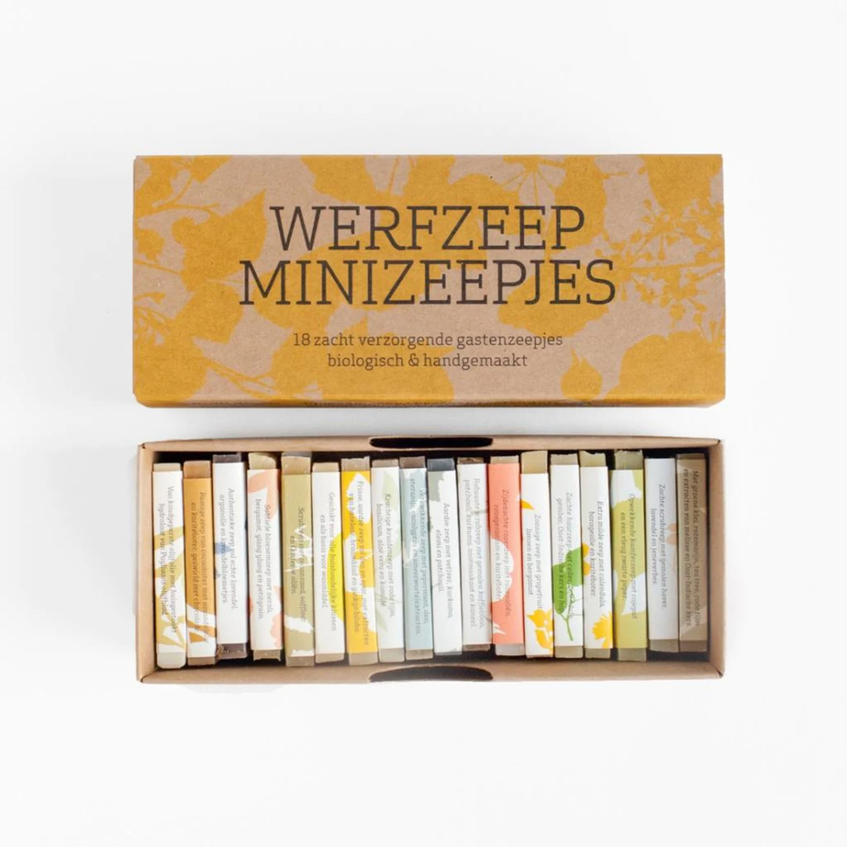 De Werfzeep Cadeaudoos – Minizeepjes (18 stuks) is een prachtige selectie van achttien ambachtelijke, natuurlijke zepen van Werfzeep in mini-formaat. Perfect om cadeau te doen, uit te proberen of mee te nemen op reis. Elk stukje zeep is handgemaakt met biologische ingrediënten en vrij van palmolie, synthetische geurstoffen en conserveringsmiddelen.
