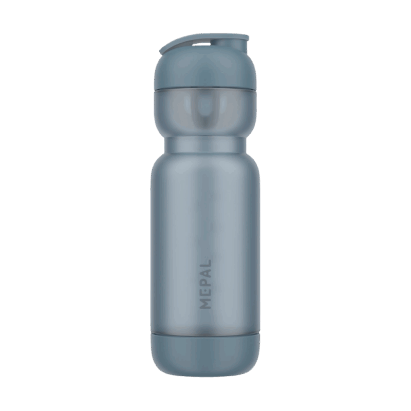 De Mepal Shakebeker 800ml is ideaal voor smoothies, eiwitshakes of andere dranken — veilig, lekvrij en stijlvol. Dankzij het slimme draaisysteem en de siliconen afdichting neem je je drankje overal mee, zonder morsen. Perfect voor onderweg, naar de sportschool of op kantoor | Frost Blue