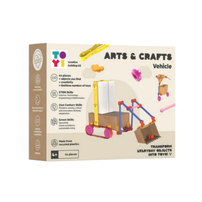 De Toyi Bouwpakket Voertuig is een dynamische en creatieve set waarmee kinderen hun eigen voertuigen kunnen bouwen, van auto’s en vrachtwagens tot fantasierijke machines. Met deze set leren ze spelenderwijs over beweging, techniek en ontwerp, terwijl ze hun verbeelding en probleemoplossend vermogen ontwikkelen. Perfect voor vrij spel, workshops of groepactiviteiten. Duurzaam en herbruikbaar, combineerbaar met andere Toyi-sets.