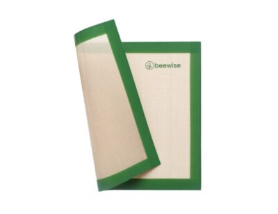 Beewise Siliconen Bakmat (Bakpapier) – 41 x 33 cm is een duurzaam en herbruikbaar alternatief voor wegwerp bakpapier. Deze bakmat is gemaakt van hoogwaardig, voedselveilig siliconen en zorgt voor een perfect anti-aanbakoppervlak bij het bakken en bereiden van gerechten.