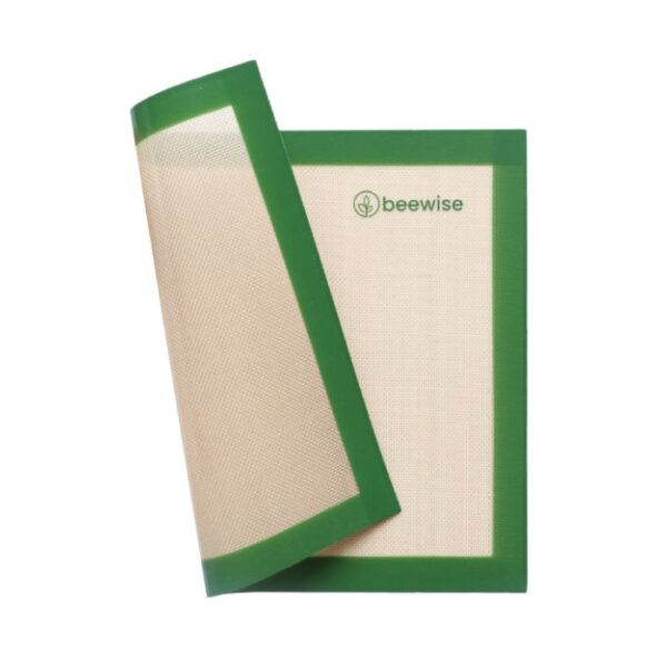 Beewise Siliconen Bakmat (Bakpapier) – 41 x 33 cm is een duurzaam en herbruikbaar alternatief voor wegwerp bakpapier. Deze bakmat is gemaakt van hoogwaardig, voedselveilig siliconen en zorgt voor een perfect anti-aanbakoppervlak bij het bakken en bereiden van gerechten.