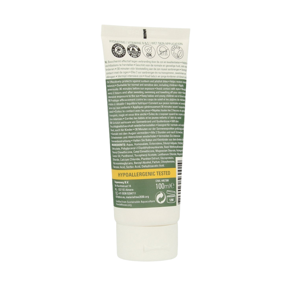 Care Plus Zonnebrand Everyday Lotion SPF50 100ml biedt zeer hoge bescherming tegen schadelijke UVA- en UVB-straling en is geschikt voor dagelijks gebruik. Deze lichte zonnebrandlotion trekt snel in, plakt niet en is ideaal voor zowel het gezicht als het lichaam. Perfect voor actieve dagen buiten, op vakantie of gewoon onderweg.