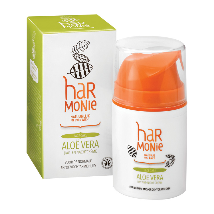 Harmonie Dag/Nachtcrème Aloe Vera is een verzachtende en hydraterende crème die de huid dag en nacht optimaal verzorgt. De lichte formule met aloë vera en natuurlijke extracten helpt de huid te kalmeren, vocht vast te houden en een gezonde, soepele uitstraling te behouden.