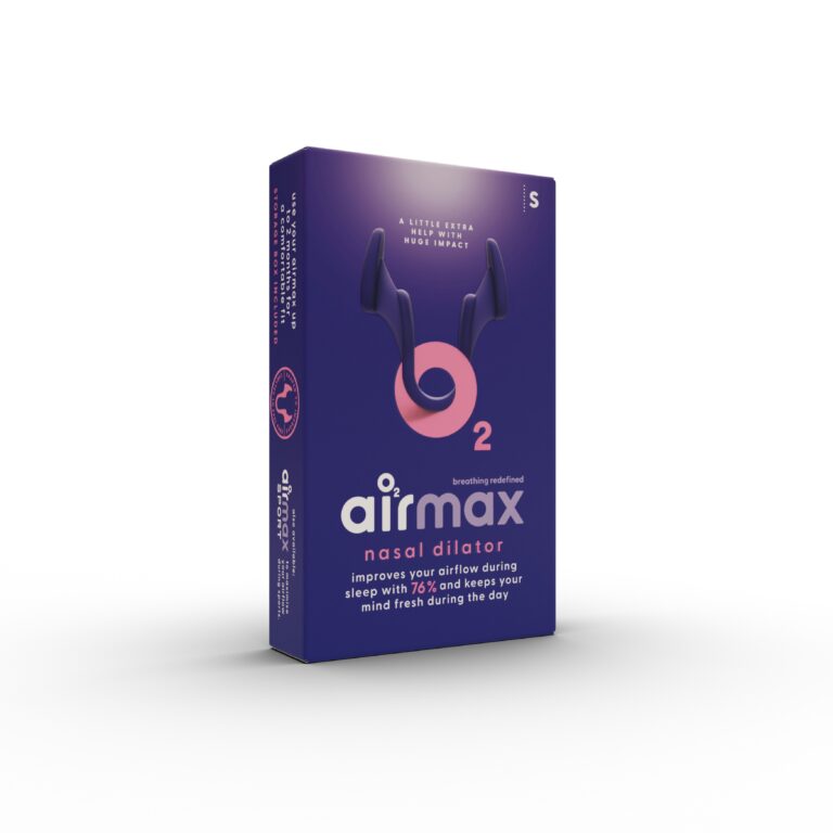 De Airmax Classic Neusspreider Anti-Snurk Small 1 stuk zijn effectieve neusspreiders die de luchtstroom door de neus verbeteren om snurken te verminderen en de ademhaling tijdens de slaap te optimaliseren. De zachte, reukloze neusdilatoren vergroten het smalste gedeelte van de neusingang, waardoor je makkelijker en vrijer kunt ademen en ’s nachts rustiger slaapt.