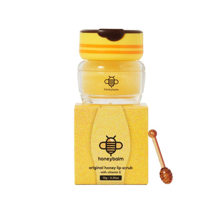 De lipscrubs van Honeybalm zijn een zachte en effectieve verzorging voor je lippen. Ze verwijderen voorzichtig dode huidcellen en laten je lippen zijdezacht achter. Verrijkt met natuurlijke oliën en een heerlijke smaak van honing of aardbei, voor extra hydratatie en een subtiele geur. Ze vormen een natuurlijke beschermlaag en helpen het vocht vast te houden.