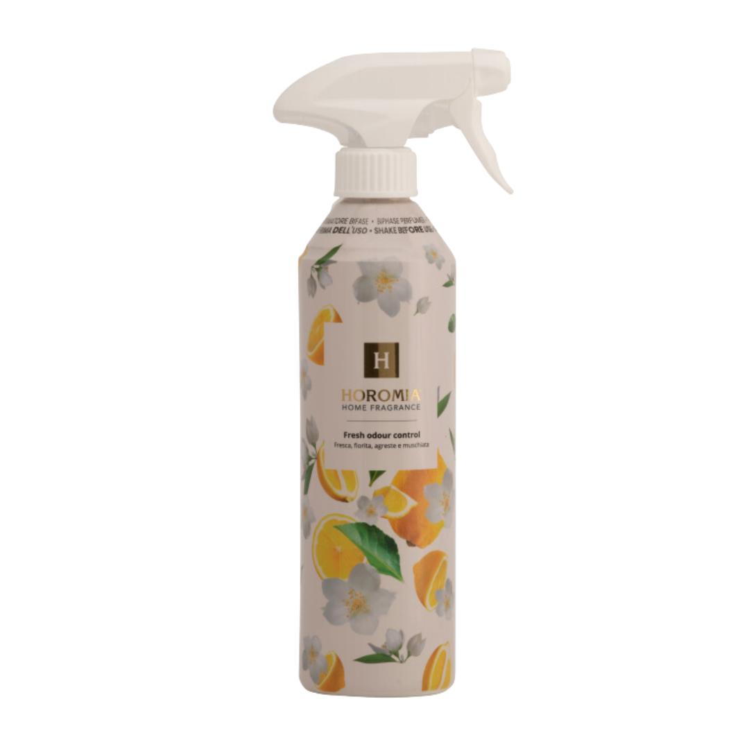 De Horomia Natuurlijke Roomspray Fresh odour off 500 ML zijn luxe interieurverfrisser, speciaal ontwikkeld om je huis een frisse, lichte en aangename sfeer te geven. De fijne nevel verspreidt een subtiele geur die helpt onaangename geurtjes te neutraliseren en een elegante ambiance te creëren. Perfect voor gebruik in de woonkamer, slaapkamer of hal voor een moment van verfrissing en rust.