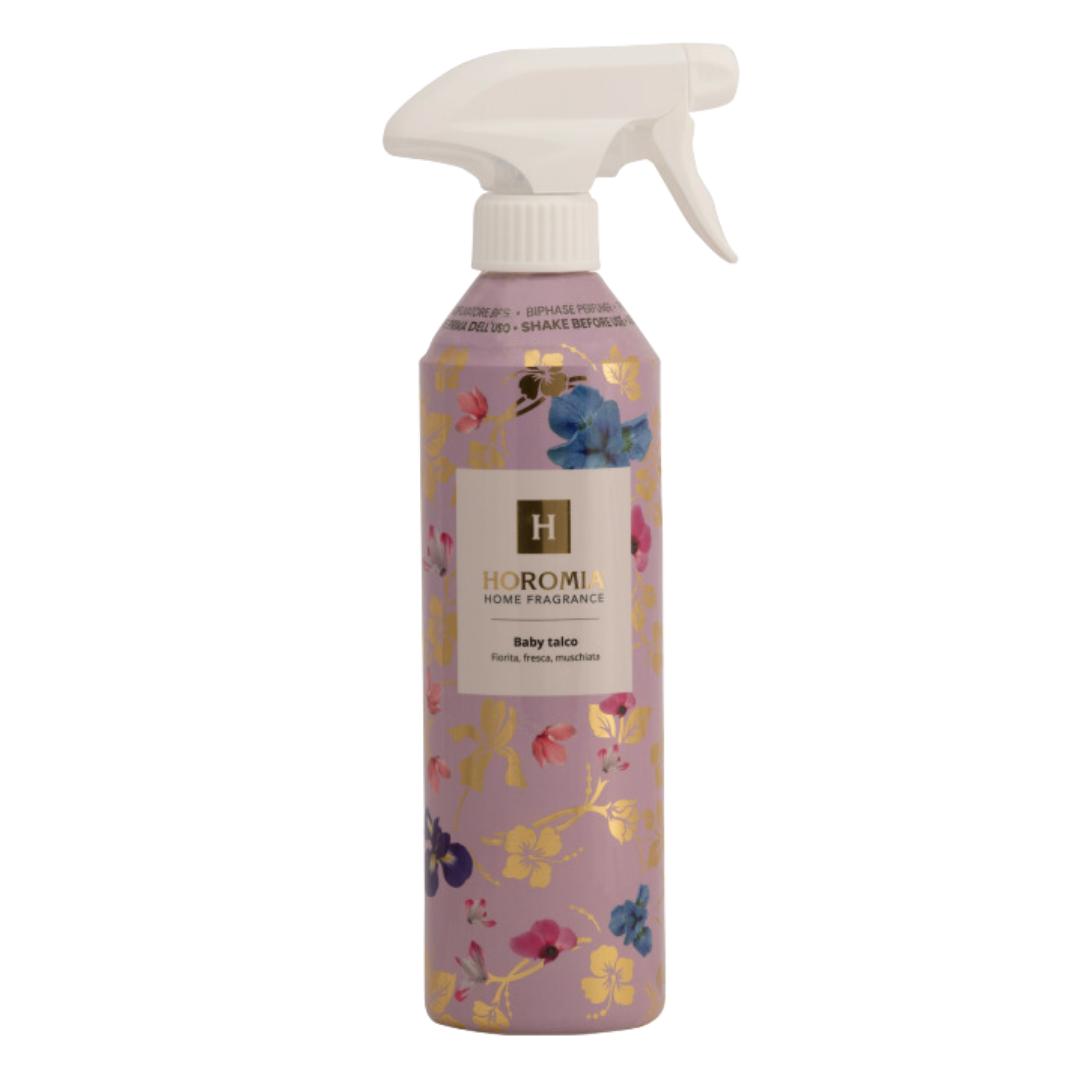 De Horomia Natuurlijke Roomspray Baby Talco 500 ML zijn luxe interieurverfrisser, speciaal ontwikkeld om je huis een frisse, lichte en aangename sfeer te geven. De fijne nevel verspreidt een subtiele geur die helpt onaangename geurtjes te neutraliseren en een elegante ambiance te creëren. Perfect voor gebruik in de woonkamer, slaapkamer of hal voor een moment van verfrissing en rust.