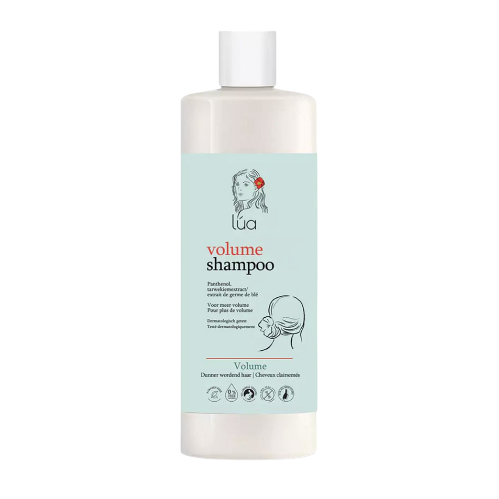 De Lúa Shampoo Volume is een verzorgende shampoo die het haar meer volume en luchtigheid geeft. De lichte formule reinigt het haar op milde wijze zonder het te verzwaren, waardoor het haar voller, veerkrachtiger en levendiger aanvoelt. Ideaal voor fijn of futloos haar en geschikt voor dagelijks gebruik.