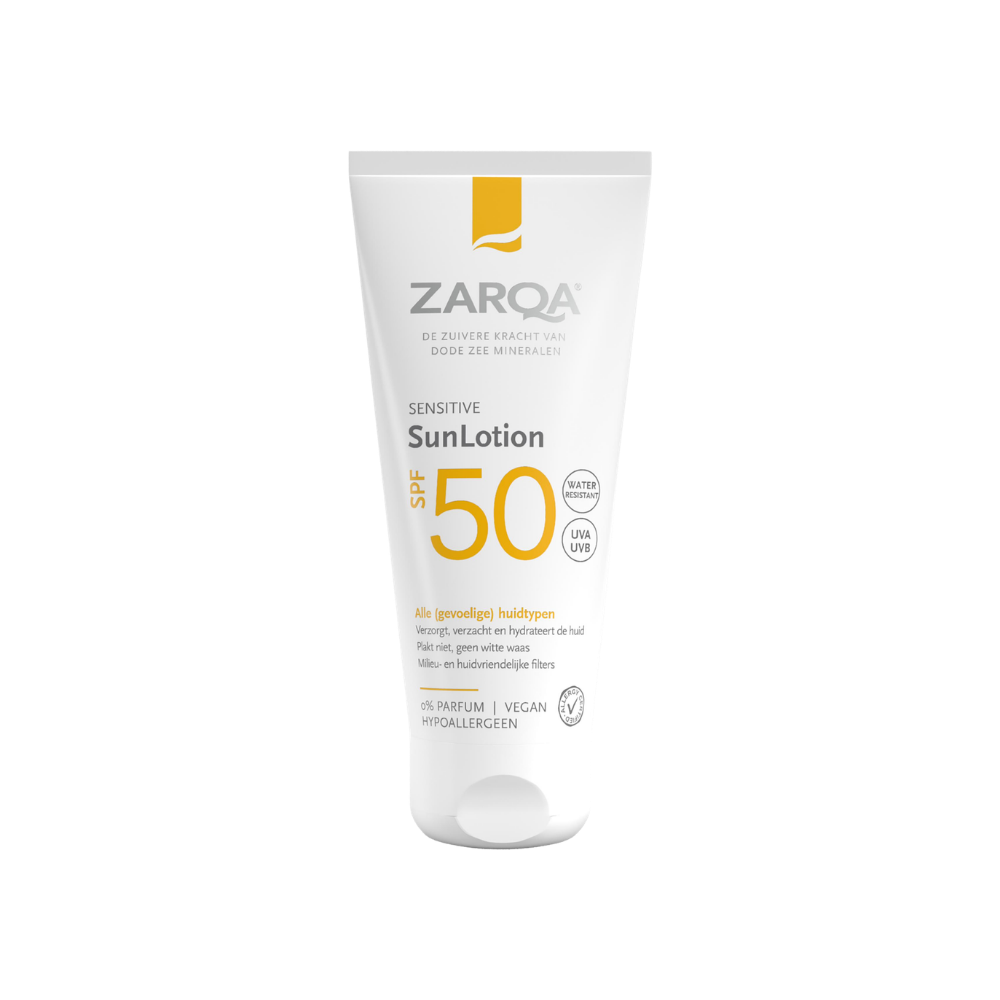 Deze milde zonnelotion voor de gevoelige huid biedt zeer hoge bescherming tegen UVA- en UVB-straling zonder de huid te irriteren. De verzorgende formule van de ZARQA Sunlotion Sensitive SPF50 beschermt de huid effectief tegen de zon en helpt tegelijkertijd de huid te hydrateren en kalmeren. Ideaal voor de gevoelige, droge of snel geïrriteerde huid, zonder parfum en andere onnodige toevoegingen.