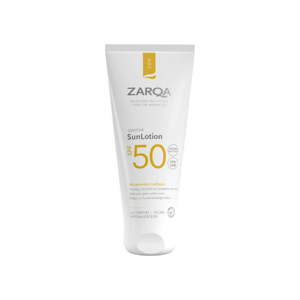 Deze milde zonnelotion voor de gevoelige huid biedt zeer hoge bescherming tegen UVA- en UVB-straling zonder de huid te irriteren. De verzorgende formule van de ZARQA Sunlotion Sensitive SPF50 beschermt de huid effectief tegen de zon en helpt tegelijkertijd de huid te hydrateren en kalmeren. Ideaal voor de gevoelige, droge of snel geïrriteerde huid, zonder parfum en andere onnodige toevoegingen.