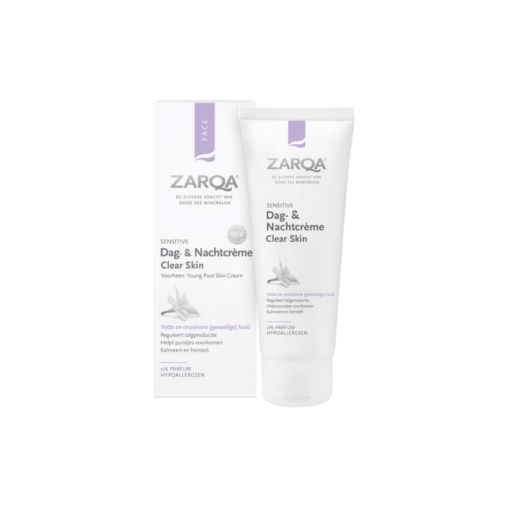 Deze milde dag- en nachtcrème is speciaal ontwikkeld voor de vette, onzuivere en gevoelige huid. De ZARQA Clear Skin Dag- en Nachtcrème (75 ml) helpt de talgproductie te reguleren en voorkomt puistjes en mee-eters, terwijl de huid tegelijkertijd wordt gehydrateerd en gekalmeerd. Dankzij zink en Dode Zee mineralen wordt roodheid verminderd en blijft de huid fris, mat en in balans.