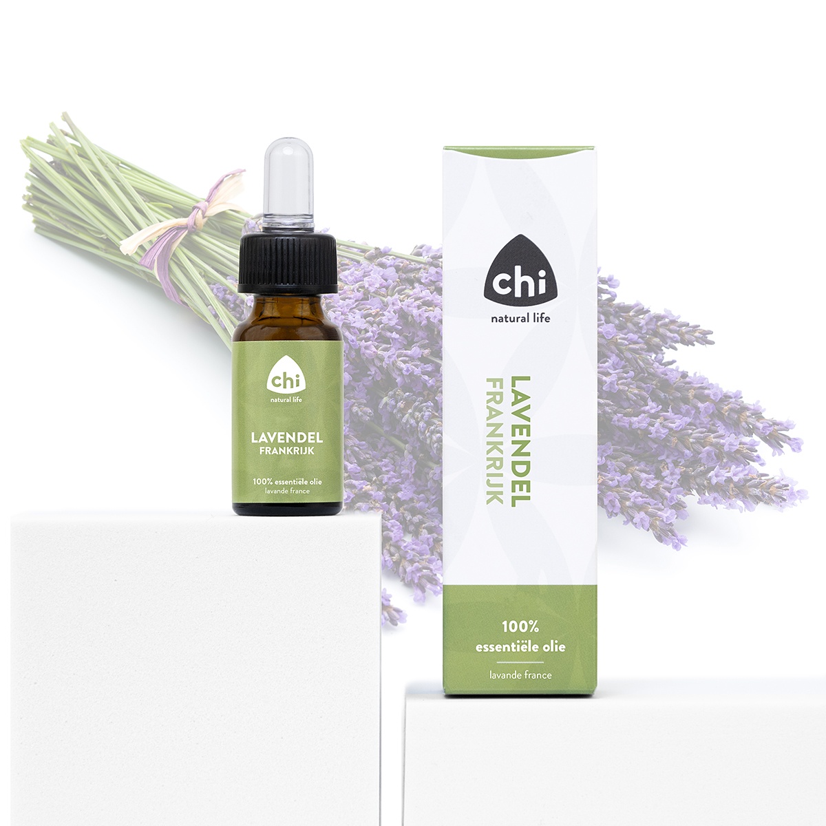 Ontspan en kom tot rust met Chi Etherische Olie Lavendel Frankrijk 10 ml. Deze 100% natuurlijke etherische olie heeft een zachte, bloemige geur en staat bekend om haar kalmerende en ontspannende werking. Ideaal voor aromatherapie, massage of in een diffuser voor een rustgevende sfeer.