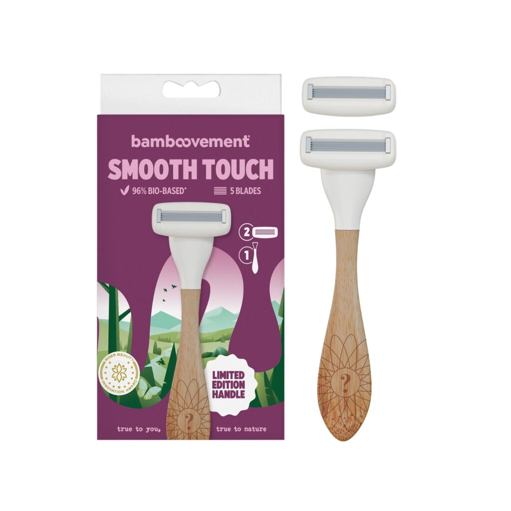 De perfecte manier om kennis te maken met Smooth Touch. Deze set bevat twee herbruikbare bamboe scheermessen met een elegant natuurlijk ontwerp en 2 navullingen met 5 premium Zweedse stalen mesjes per navulling. De flexibele kop volgt de lichaamscontouren moeiteloos en geeft een gladde, comfortabele scheerbeurt, zonder synthetische gelstrip.