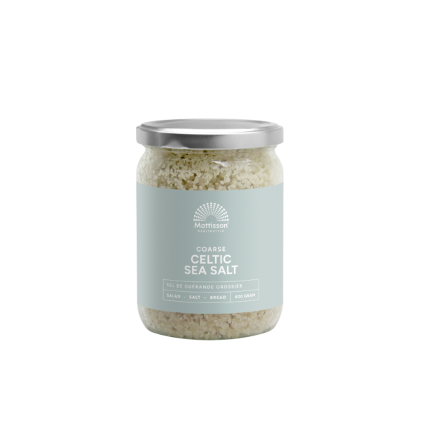 Deze natuurlijke Keltische zeezout van Mattisson is ongeraffineerd en rijk aan mineralen die van nature voorkomen in zeewater. De Mattisson Absolute Celtic Sea Salt (400 gram) wordt op traditionele wijze gewonnen en behoudt zijn pure structuur en licht vochtige textuur. Ideaal voor dagelijks gebruik in de keuken, als smaakmaker of als bewuste keuze voor wie kiest voor onbewerkt zout.