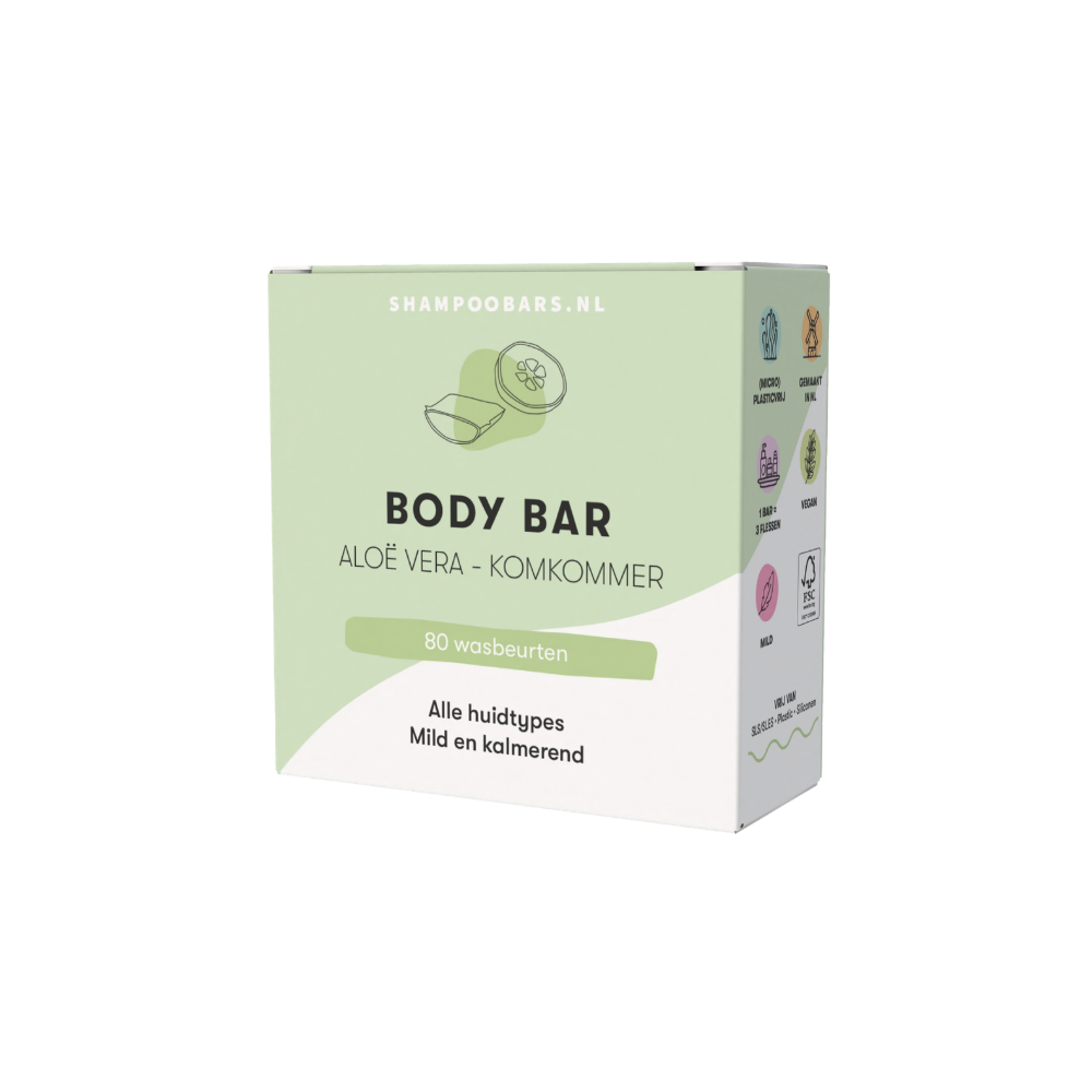 Deze milde body bar met aloë vera en komkommer reinigt de huid op een zachte manier zonder uit te drogen. De verzorgende formule van de ShampooBars Body Bar Aloe Vera & Komkommer - 60 gram hydrateert, kalmeert en verfrist de huid tijdens het douchen. Ideaal voor dagelijks gebruik en geschikt voor alle huidtypes, met natuurlijke, huidvriendelijke ingrediënten.